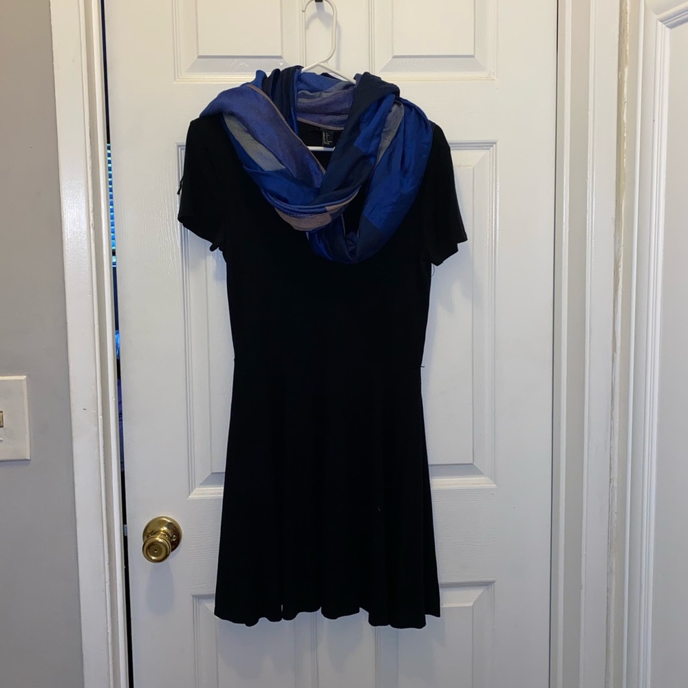 Scarf - Picture 7 of 9